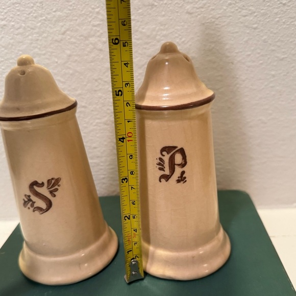 Vintage Pfaltzgraff Salt and Pepper Shakers Village Pattern - Picture 9 of 10